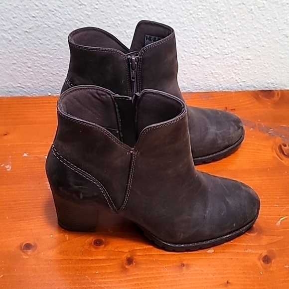 CLARK WOMEN'S VERANO BLOCK HEEL ANKLE BOOTS DISTTRESSED TAUPE LEATHER BROWN 9.5 - Picture 1 of 11